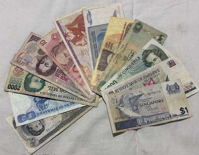 12 x Mix World bank notes in fair condition as one lot