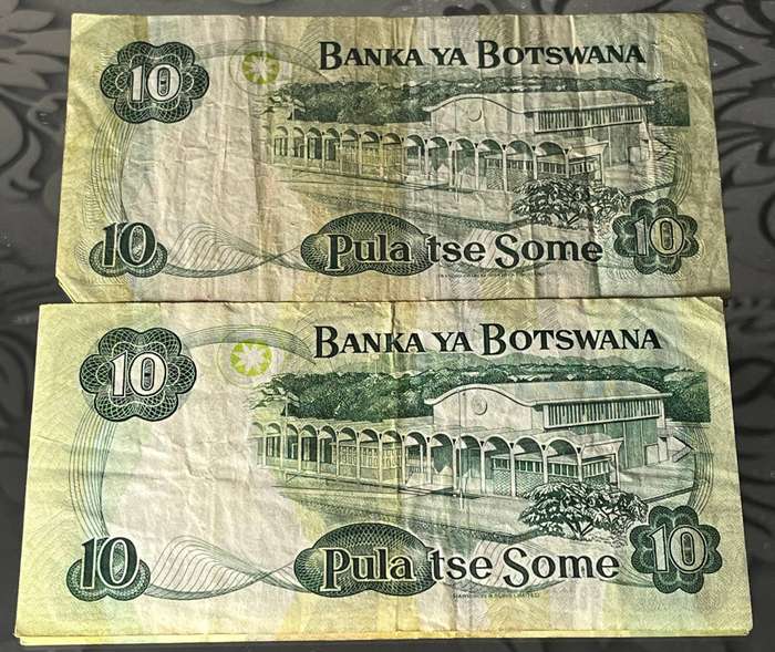 Botswana Banknotes  2 x Ten Pula Notes