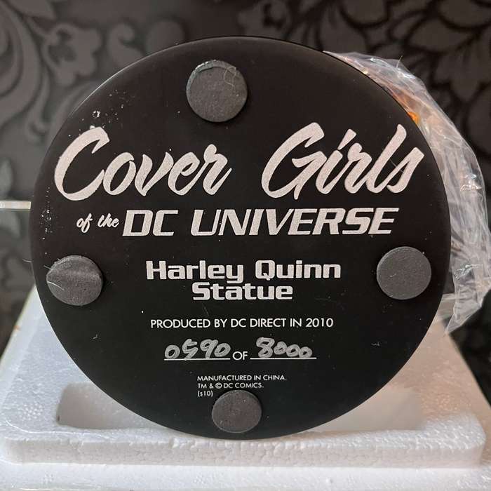 DC Direct Cover Girls of the DC Universe  Harley Quinn Statue ~ 9.5" Display Piece