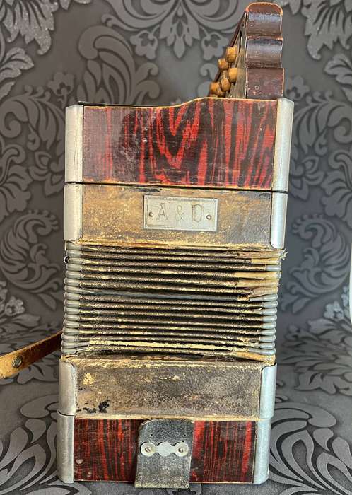 Vintage Armonica Italiana Vulkar Accordion  Collectible Italian Button Accordion (working)