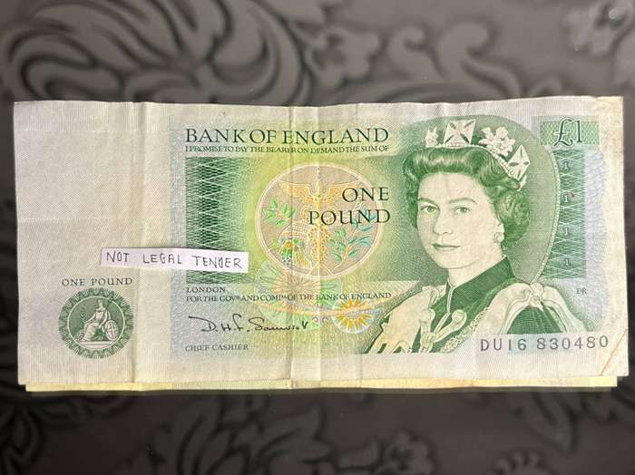 Rare Vintage British £1 BankNote  Queen Elizabeth II Portrait & Isaac Newton Design