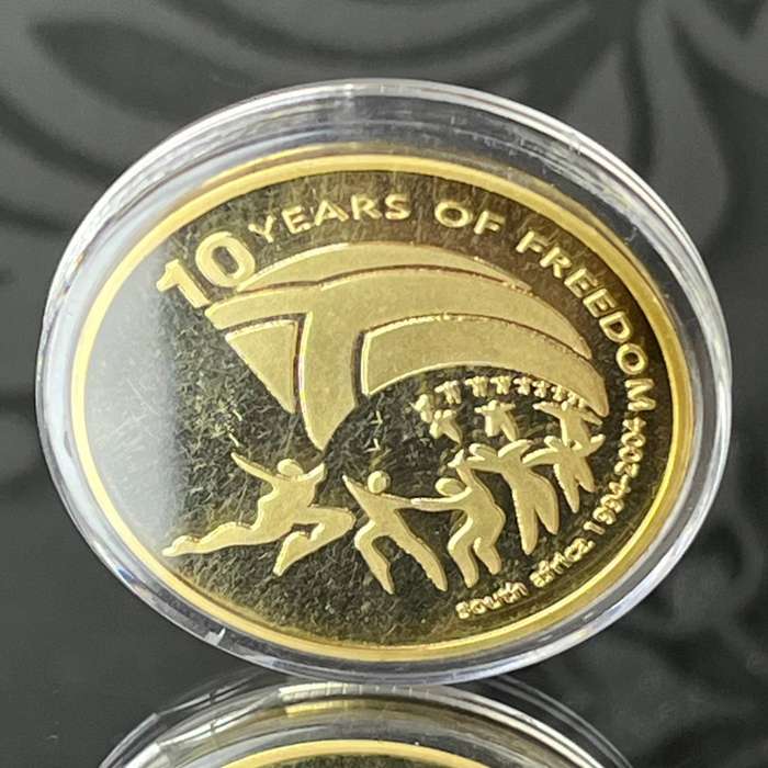 Nelson Mandela  10 Years of Freedom 2004 Proof Coin (Gold-Plated, 40mm)