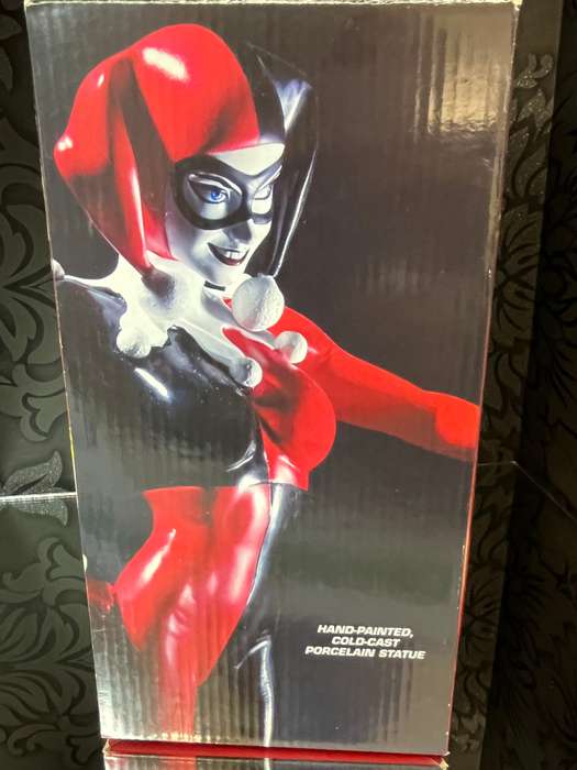 DC Direct Cover Girls of the DC Universe  Harley Quinn Statue ~ 9.5" Display Piece