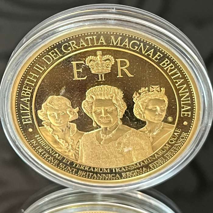 Queen Elizabeth II 90th Birthday Commemorative Proof Coin (2016)  Gold Plated with Swarovski