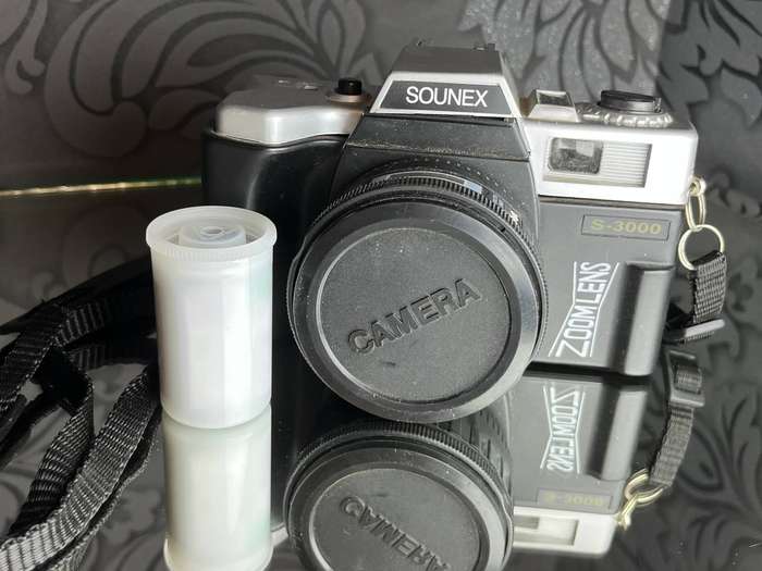 Vintage Sounex S-3000 Film Camera with Fujifilm Superia 200 & Carry Case