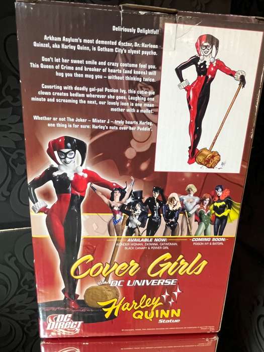 DC Direct Cover Girls of the DC Universe  Harley Quinn Statue ~ 9.5" Display Piece