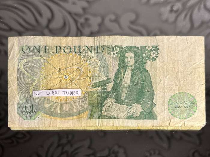 Bank of England  One Pound (£1) Note  Queen Elizabeth II & Sir Isaac Newton  Circulated
