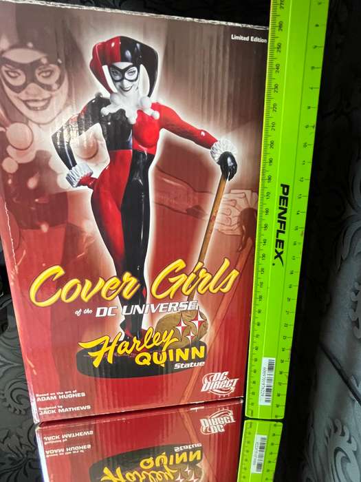 DC Direct Cover Girls of the DC Universe  Harley Quinn Statue ~ 9.5" Display Piece