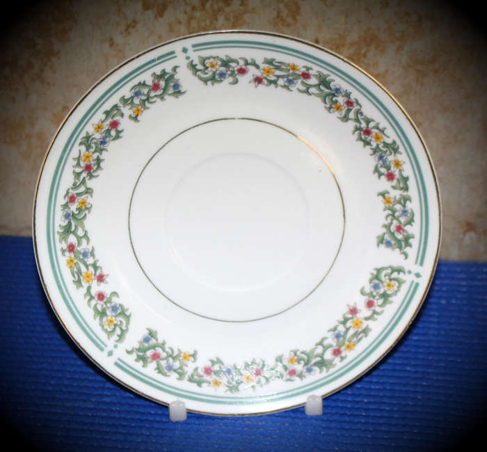 Vintage Elegance Verde Collection 5 Due`s and 1 extra saucer 2 tiny chips see photo