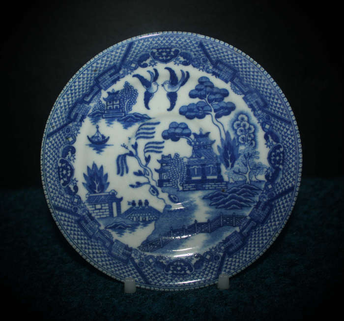 1940's Small VINTAGE  Blue and White  saucer made in occupied Japan - 142mm