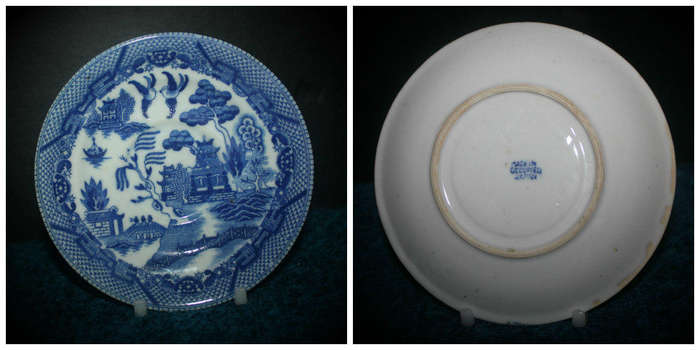 1940's Small VINTAGE  Blue and White  saucer made in occupied Japan - 142mm