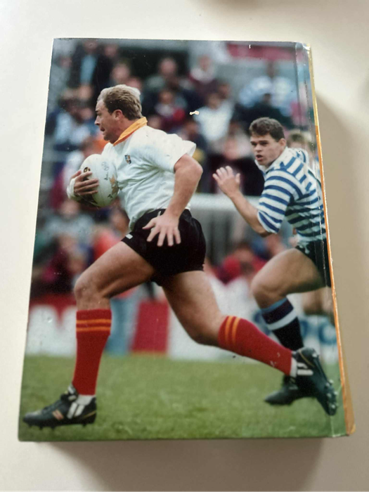 VRYSTAAT - 100 Jaar Van Hardlooprugby 1895 to 1995 Met Inskripsie en getekrn demur Steve Strydom
