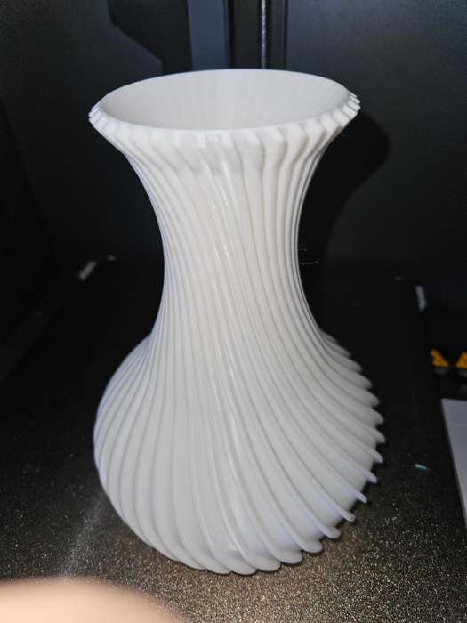 Spiral vase, smooth inside