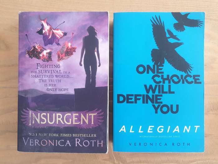 Veronica Roth : Divergent Series Book 2 & Book 3 - "Insurgent" & "Allegiant"