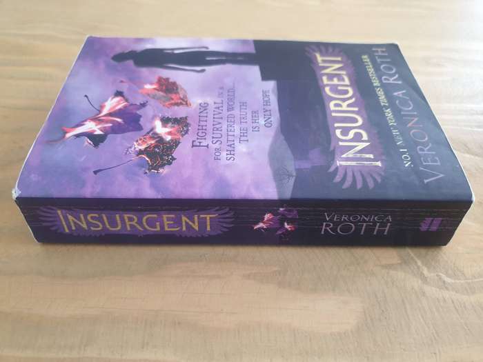 Veronica Roth : Divergent Series Book 2 & Book 3 - "Insurgent" & "Allegiant"