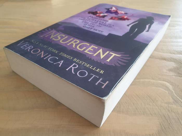 Veronica Roth : Divergent Series Book 2 & Book 3 - "Insurgent" & "Allegiant"