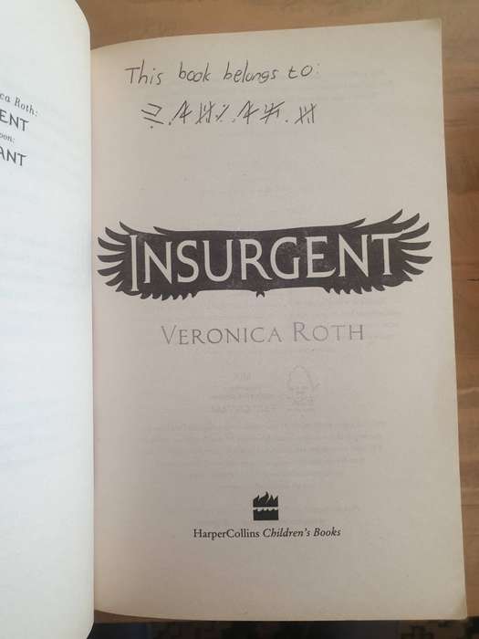 Veronica Roth : Divergent Series Book 2 & Book 3 - "Insurgent" & "Allegiant"