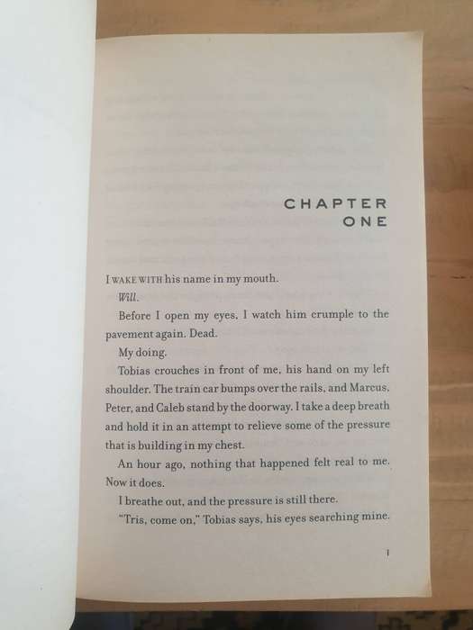 Veronica Roth : Divergent Series Book 2 & Book 3 - "Insurgent" & "Allegiant"