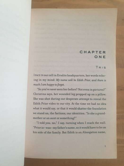Veronica Roth : Divergent Series Book 2 & Book 3 - "Insurgent" & "Allegiant"