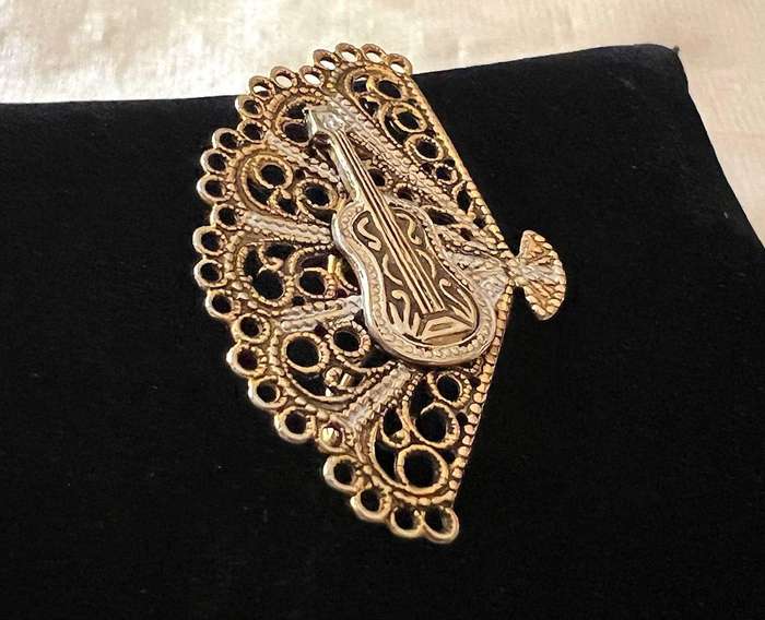 c1960s Vintage Damascene Gold Tone & Silver Tone FAN w/ SPANISH GUITAR Brooch