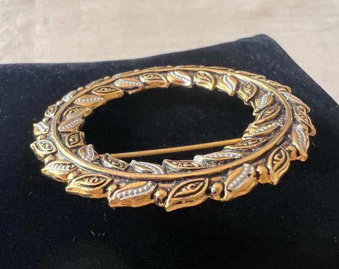 c1960s Vintage Gold Tone & Silver Tone Damascene LAUREL WREATH Brooch * Made in SPAIN
