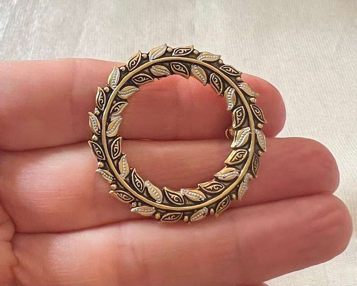 c1960s Vintage Gold Tone & Silver Tone Damascene LAUREL WREATH Brooch * Made in SPAIN