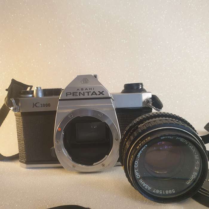 Pentax K1000, 35mm SLR in original box + telephoto lens + adapter ring, flash & focusing rail