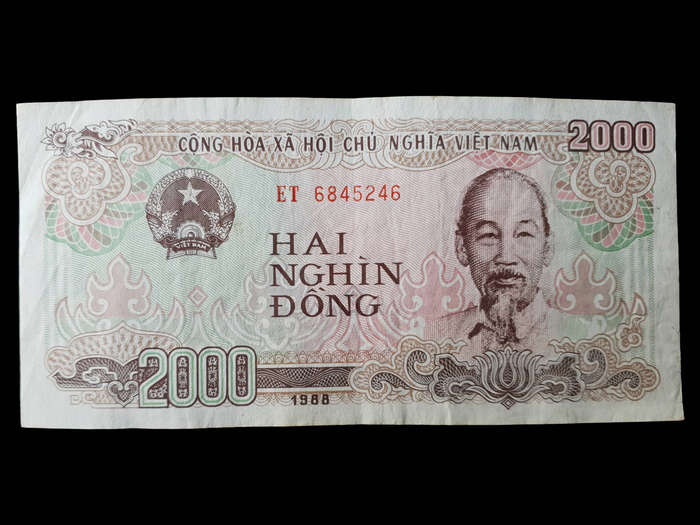 Vietnam 2000 Dong Banknote (1988) - Rare Collectible Currency