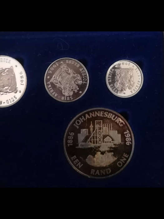 1986 South African Proof Coin Set + Commemorative 1 Rand Coin Stunning Toning