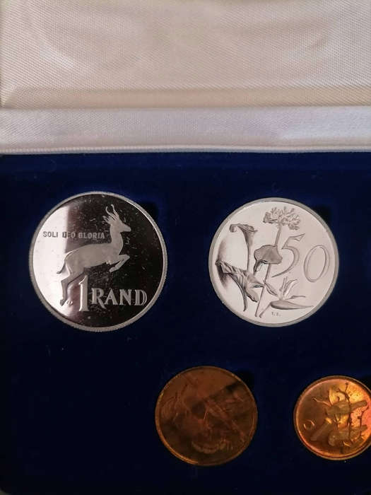 1986 South African Proof Coin Set + Commemorative 1 Rand Coin Stunning Toning