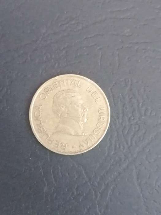 1994 Uruguay 2 Pesos Coin  "Dos Pesos Uruguayos"  South American Collectible