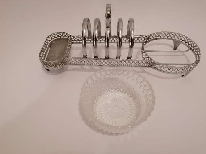Silver plated Toast Rack with condiments holder