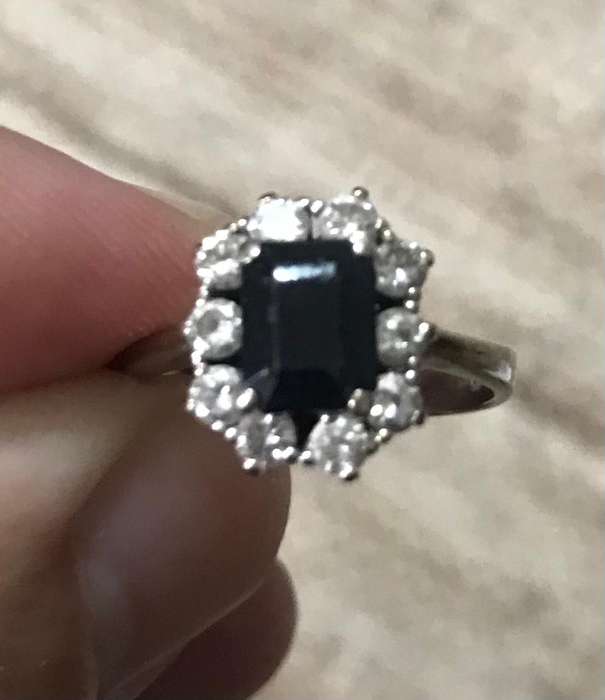14ct White Gold, Blue Sapphire and Diamonds cluster ring