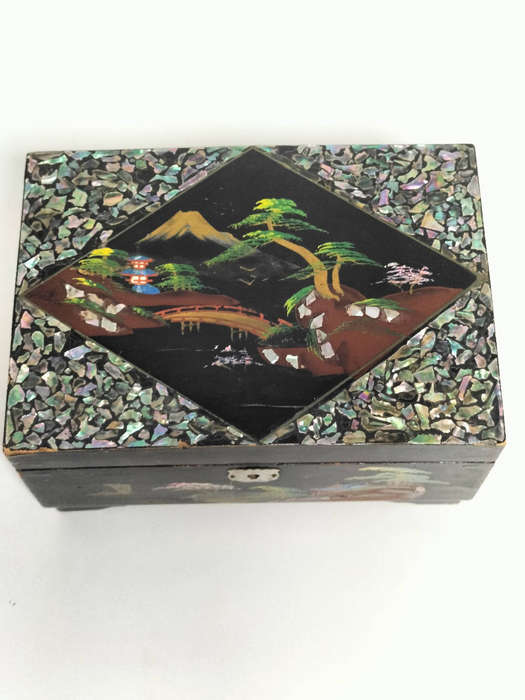 Vintage Japanese musical jewellery box