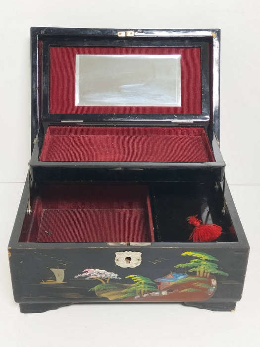 Vintage Japanese musical jewellery box