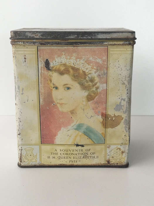 Vintage Collectors Souvenir Tin Coronation of Queen Elizabeth ll 1953