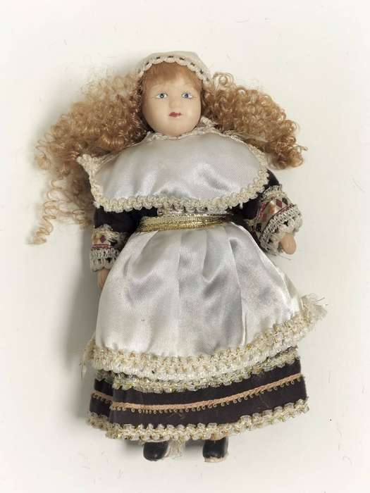 Porcelain Vintage World Dolls