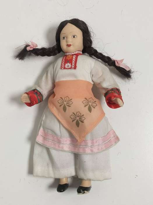 Porcelain Vintage World Dolls