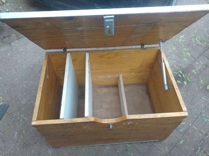 Lockable wooden trunk