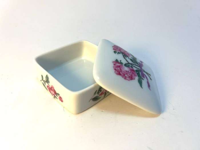 Limoges Bernardaud Vintage Porcelain Trinket Box | Rose Detail | 6 x 6 x 3 cm | Made in France