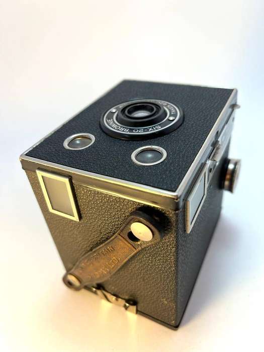 Kodak Six-20 Brownie Junior (Super Model)  Vintage UK Box Camera