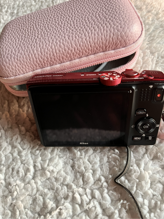 Nikon Coolpix S8200