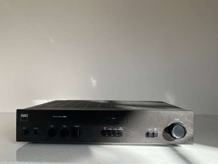 NAD 3020i amplifier