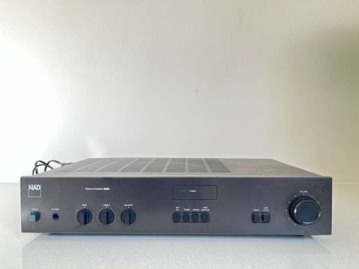 NAD 3020i amplifier