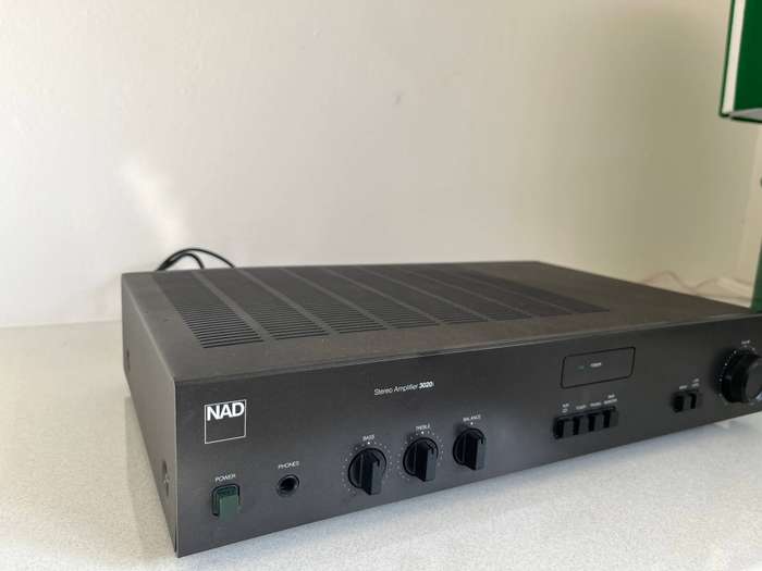 NAD 3020i amplifier
