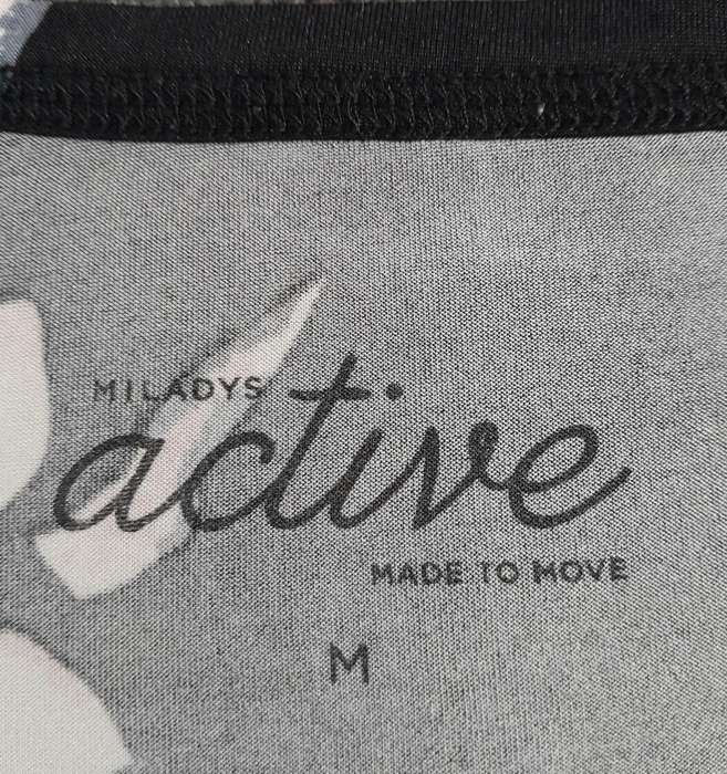 Ladies Top - Tshirt - Miladys Active wear - Black - Secondhand - Medium