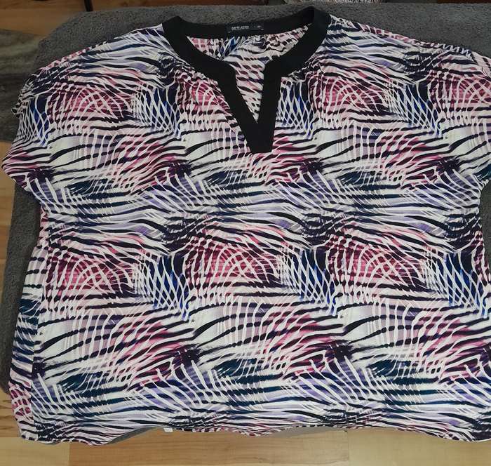Ladies Top - Woolworths/David Jones - Abstract - Secondhand - size 22