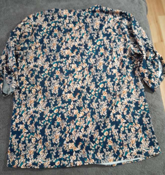 Ladies Top - Shein - Floral - Casual - Secondhand - Large