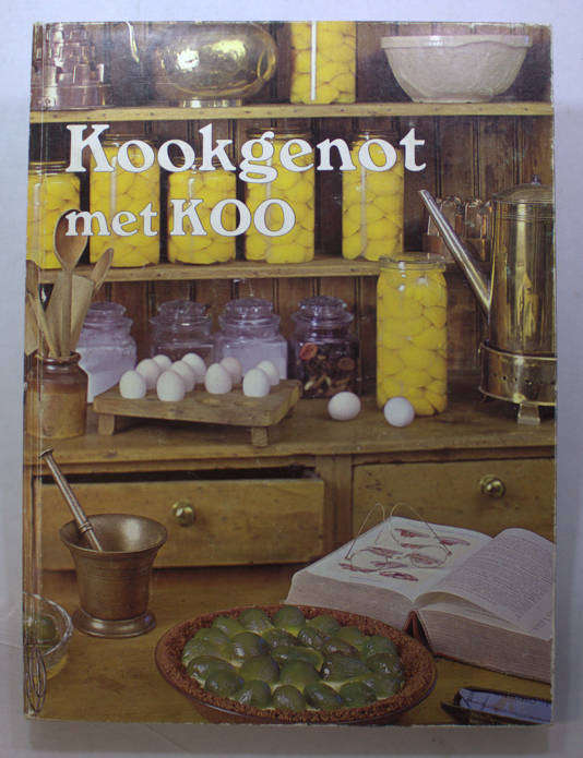 Five Assorted Cookbooks and Magazines Hard and Soft Cover Afrikaans Cookbooks