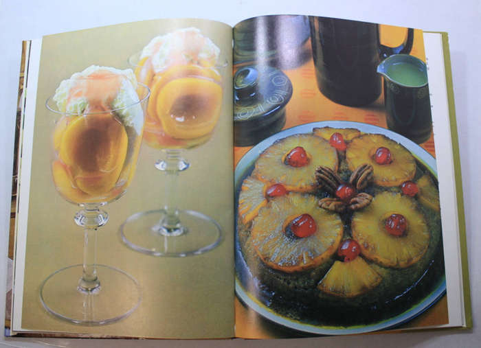Five Assorted Cookbooks and Magazines Hard and Soft Cover Afrikaans Cookbooks
